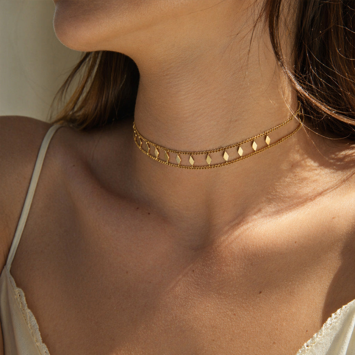 Collar colgante de acero dorado con forma de diamante