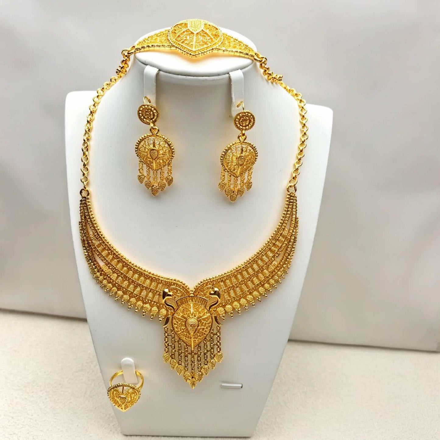 Set de joyería dorada de lujo para novia