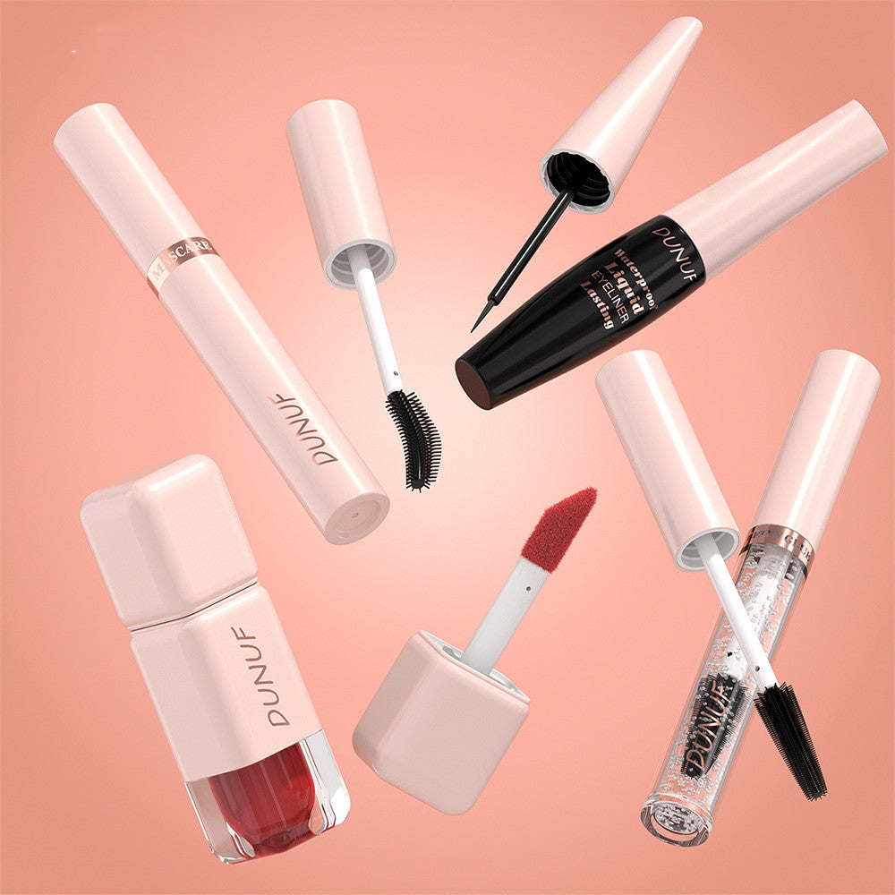 Set de delineador líquido y brillo de labios